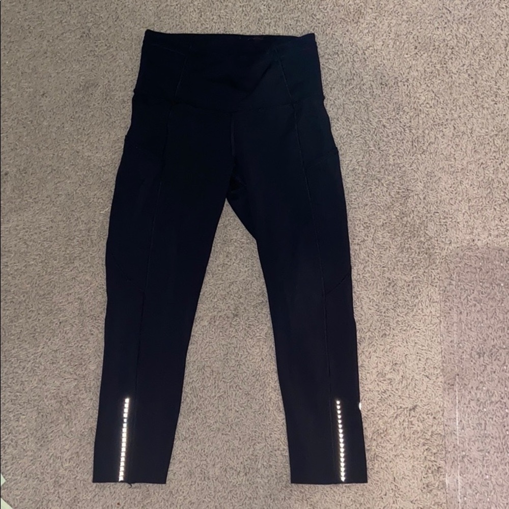 lululemon size 4 black cropped leggings